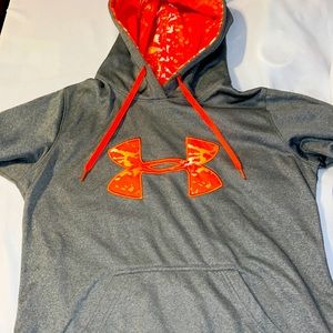 Under armour gray and orange sweatshirt. size Medium Excellent Condition
